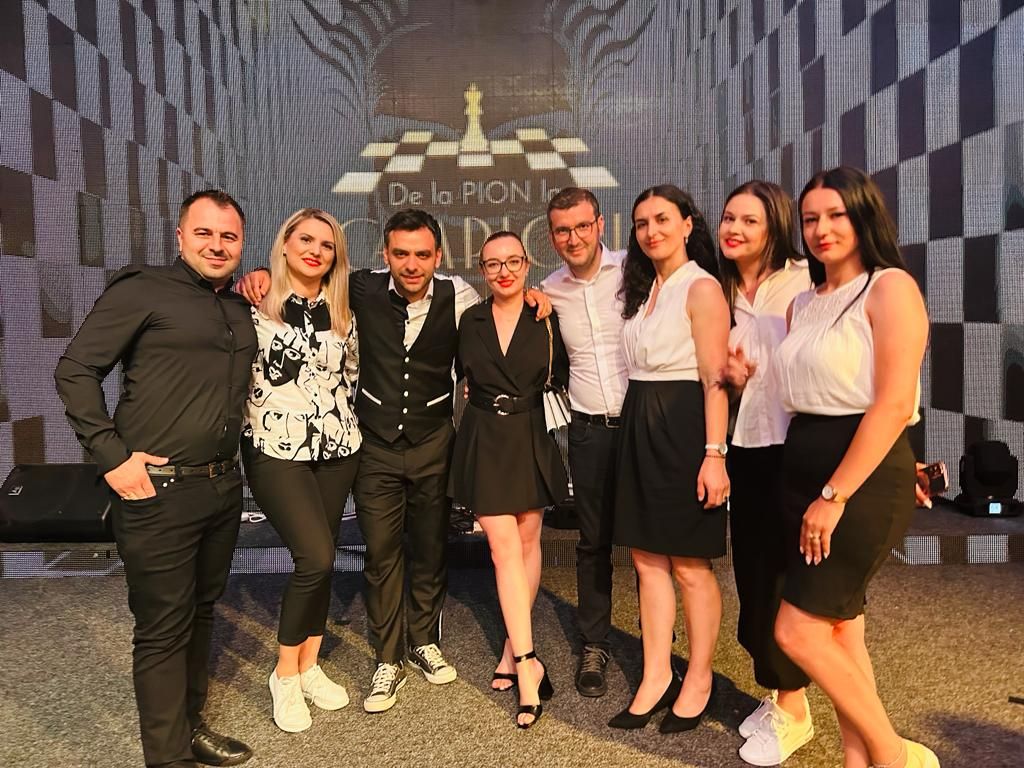 7 dintre cei mai pasionați 800 de specialiști în vânzări din România