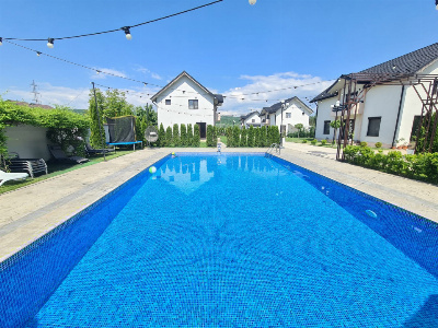 Vânzare casă cu piscină, în cartier privat - zona Dumbrava
