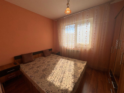 Vânzare apartament 3 camere, etaj 3, situat în Târgu Jiu, strada Slt. Ion Fota