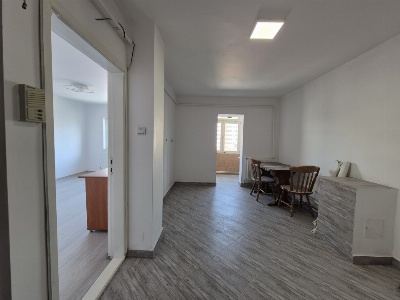 Vânzare apartament central, 3 camere+boxă, situat în Târgu Jiu, strada Cerna