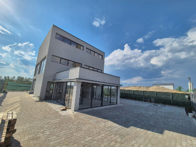 Închiriere clădire P+1+M *vad intens * - zona RAR - Târgu Jiu