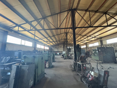Vânzare proprietate industrială - Târgu Jiu - *teren + hală + birouri*
