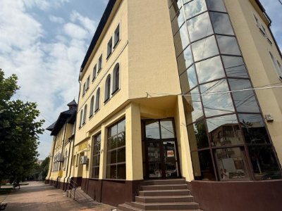 Închiriere spațiu comercial ULTRACENTRAL, Zona Victoriei pietonal