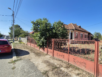 Vânzare casă și teren, posibilitate parcelare, strada Petrești - Primăverii