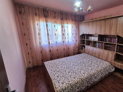 Vânzare apartament 3 camere, et. 2, situat în Rovinari, str. Plopilor