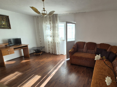 Vânzare apartament 3 camere, et. 2, situat în Rovinari, str. Plopilor