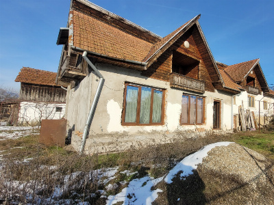 Vânzare casă – Arcani, sat Câmpofeni – lângă râul Jaleș