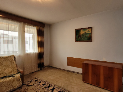 Vânzare apartament 3 camere, situat în Târgu Jiu, strada G-ral Christian Tell