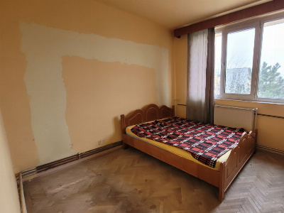 Vânzare apartament 3 camere, situat în Târgu Jiu, strada G-ral Christian Tell