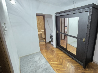 Vânzare apartament 2 camere, zona Pieței Centrale, strada Corneliu Coposu