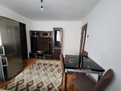Vânzare apartament cu 2 camere în Târgu Jiu, strada Gheorghe Bărboi