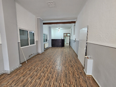 Închiriere spațiu comercial stradal, parter, zona Pieței 9 Mai