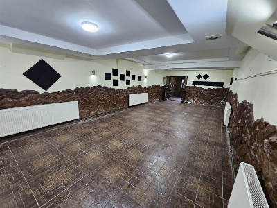 Închiriere spațiu comercial 65 mp, în zonă intens circulată - Piața 9 Mai