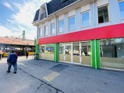 Închiriere spaţiu comercial *100 mp - vitrină 20 m.l. - parter* Piaţa Centrală