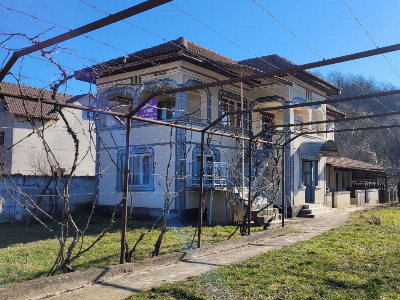 Vânzare casă D+P+1,  situată în comuna Căpreni, sat Bulbuceni