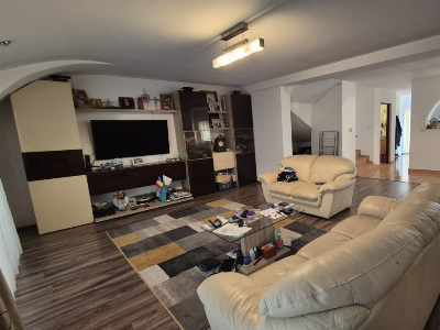 Vânzare casă P+M *suprafață generoasă-cartier privat* Str. Salcâmului, Panduraș