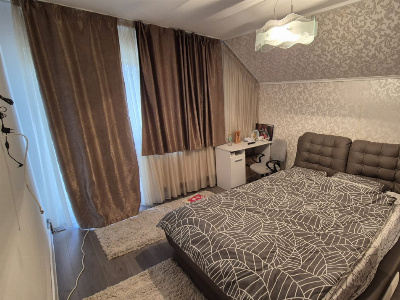 Vânzare casă P+M *suprafață generoasă-cartier privat* Str. Salcâmului, Panduraș