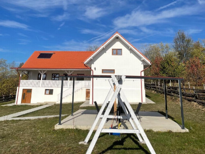 Vânzare proprietate deosebită, mobilată și utilată – Novaci, Sat Sitești