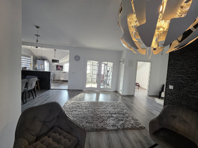 Vânzare apartament 6 camere modern,  125 mp, intrare separată – strada Barajelor