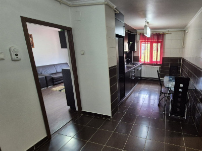 Vânzare apartament 2 camere, et.1, mobilat/utilat, în Târgu Jiu, zona 8 Mai