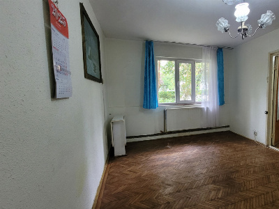 Vânzare apartament 2 camere, parter, liber, în Târgu-Jiu, strada Olari