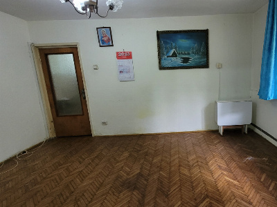 Vânzare apartament 2 camere, parter, liber, în Târgu-Jiu, strada Olari