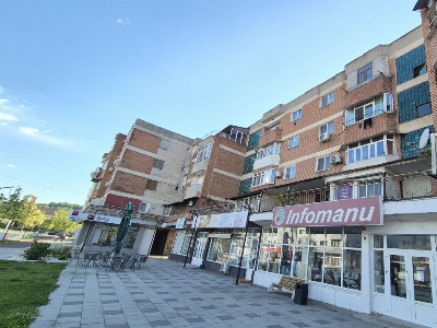 Vânzare apartament 3 camere, etaj 1, situat în Rovinari, strada Minerilor