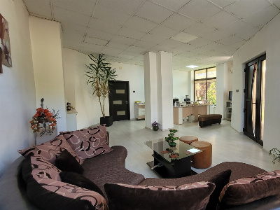 Închiriere spațiu comercial stradal, Târgu-Jiu, vizavi de Piața centrală