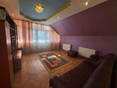 Vânzare casă spațioasă P+M, 903 mp teren - strada Săvinești - Târgu Jiu