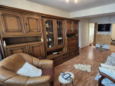 Închiriere apartament 3 camere, zonă centrală, strada Nicolae Bălcescu