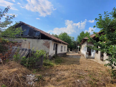 Vânzare casă renovabilă cu teren generos, sat Trocani, comuna Dănești