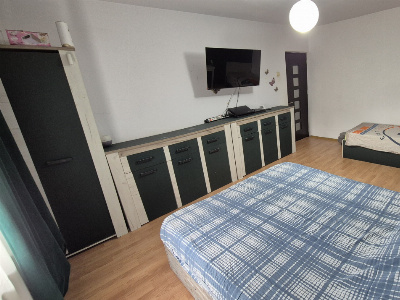 Vânzare apartament 3 camere, 75 mp, situat în Târgu Jiu, strada 23 August