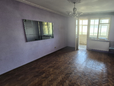 Vânzare apartament 3 camere *etaj 2 - decomandat* - strada Zambilelor