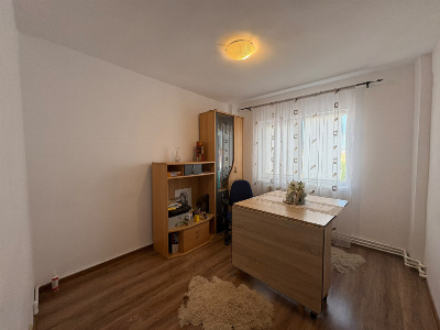 Închiriere apartament 4 camere, situat în Tg. Jiu, str. Victoriei, zona Tic-Tac