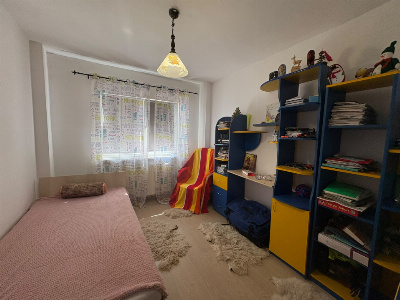 Închiriere apartament 4 camere, situat în Tg. Jiu, str. Victoriei, zona Tic-Tac