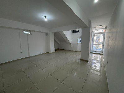 Închiriere spațiu comercial 32 mp – parter – zona Pieței Centrale, Târgu Jiu