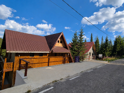 Vânzare casă de vacanță mobilată/utilată – stațiunea montană Rânca, str. Pădurii