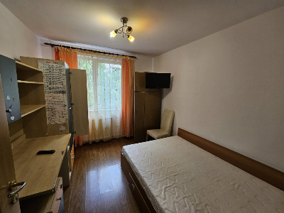 Închiriere apartament 3 camere, etaj 2, situat în Târgu Jiu, strada Garofiței