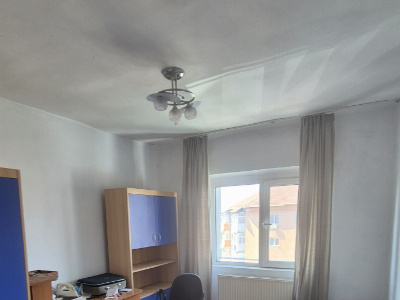 Vânzare apartament 3 camere,  în Tg. Jiu, strada 22 Decembrie 1989 - zona 8 Mai