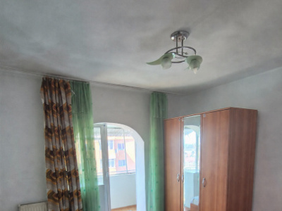 Vânzare apartament 3 camere,  în Tg. Jiu, strada 22 Decembrie 1989 - zona 8 Mai