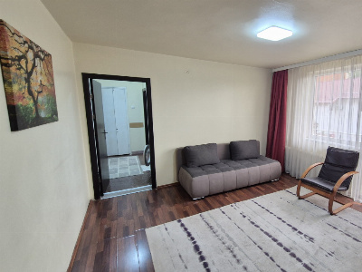 Vânzare apartament 3 camere, etaj 1, strada Brândușei, Târgu Jiu