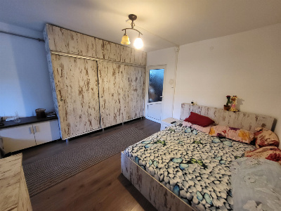 Garsonieră de vânzare, 26 mp, parter, mobilată și utilată – zona 9 Mai