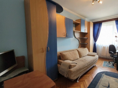 Vânzare apartament 4 camere, et.2,  situat în Târgu Jiu, Aleea Plopilor