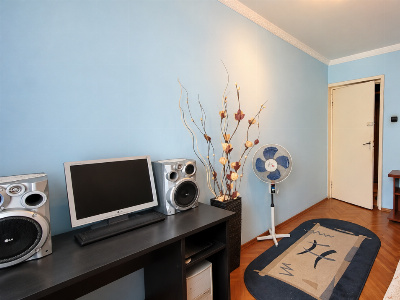 Vânzare apartament 4 camere, et.2,  situat în Târgu Jiu, Aleea Plopilor