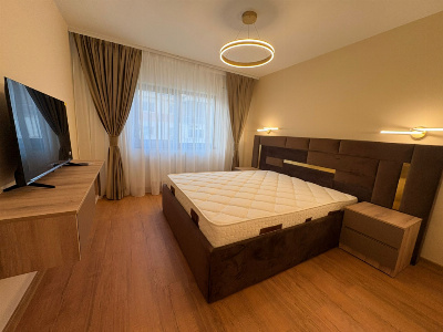 Închiriere apartament 4 camere, modern, strada Bradului