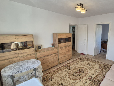Vânzare apartament 3 camere, et. 3, str. Olari - zona Liceului Pedagogic